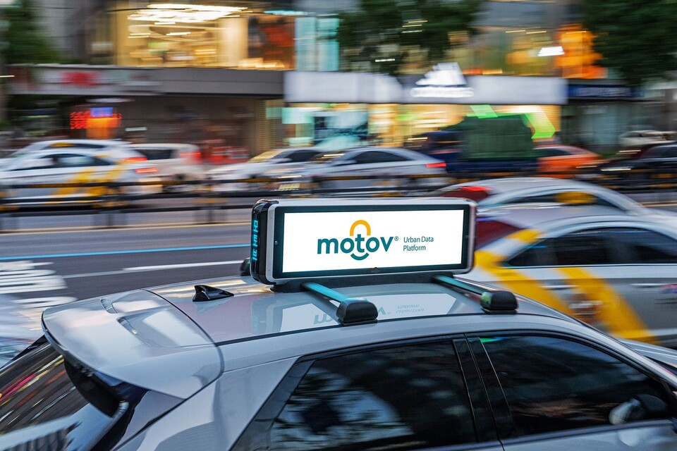 택시 지붕에 설치된 모토브의 루프랙 [사진=모토브]