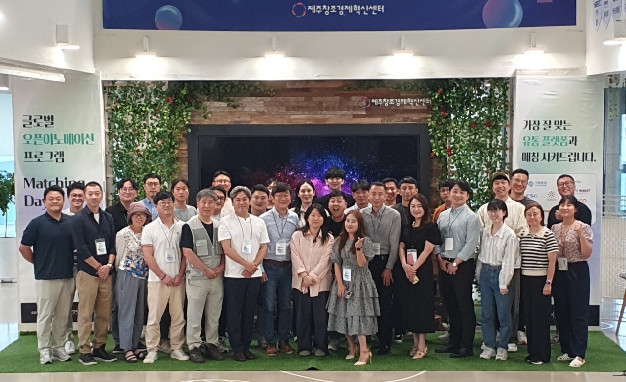 글로벌 오픈 이노베이션 세미나 단체 사진. [사진=제주창조경제혁신센터]