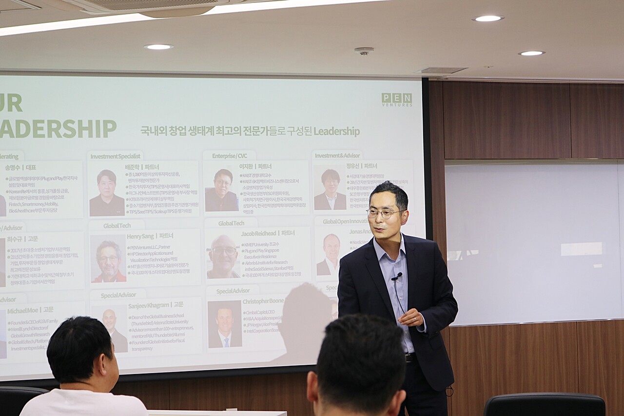 글로벌 CVC 협업을 통한 해외 진출 전략을 소개하는 송명수 대표 [사진=황정일 기자]