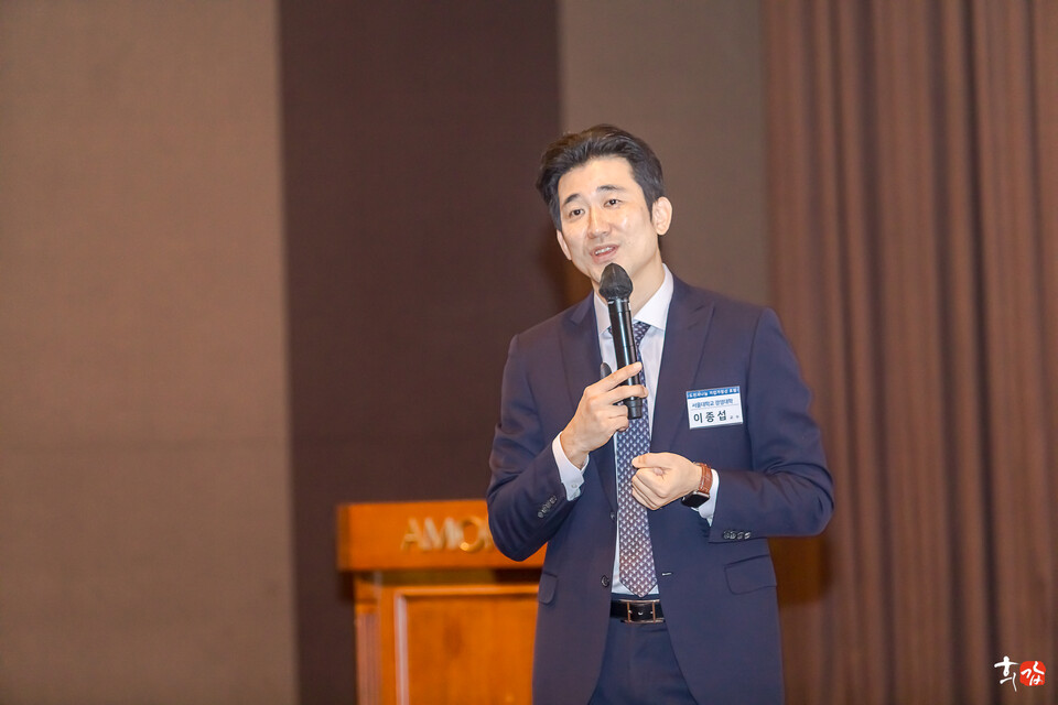 '스테이블코인, 금융산업의 게임체인저로 떠오르다'라는 주제로 무대에 오른 이종섭 서울대학교 경영대학 교수.[사진=(사)도전과나눔]