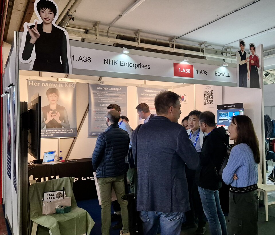 2024년 네덜란드 암스테르담에서 열린 IBC 전시회에 마련된 이큐포올과 일본 NHK의 공동 부스.(사진=이큐포올)